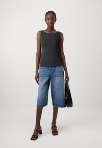 Abercrombie & Fitch - Top