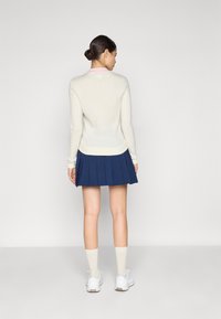 Thumbnail Image 3