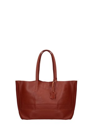 Grande borsa tote in pelle marrone con due manici e un piccolo tag in pelle attaccato a un manico, mostrata su sfondo bianco.