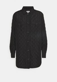Svart quiltad jacka med knappupptillning, långa ärmar, två bröstfickor och krage. Texturerade diamantmönster genom hela jackan.