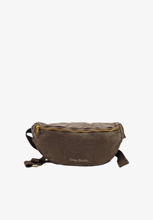 Sac banane en tissu marron avec fermeture éclair dorée et sangle réglable marron foncé, avec le texte « Craie Studio » sur le devant.