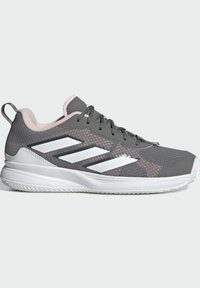 Szare sportowe buty z siateczkową cholewką, różowymi akcentami i białymi paskami. Posiadają wyściełany kołnierz i teksturowaną podeszwę zapewniającą przyczepność.