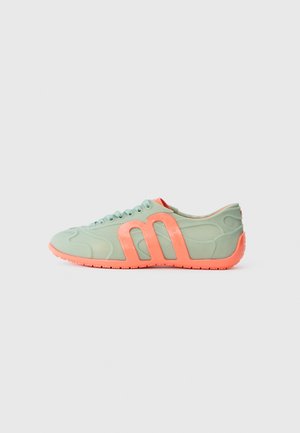 MOTION - Baskets basses - orange/green