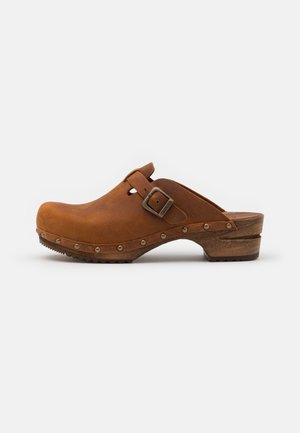 KRISTEL OPEN - Clogs - chestnut