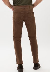 BRAX STYLE CADIZ - Stoffhose - malt