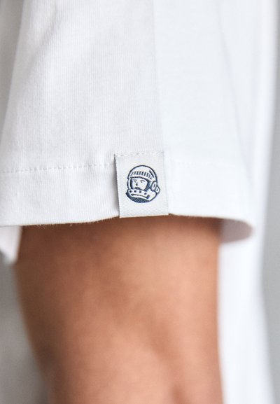 Billionaire Boys Club GREAT WAVE FILL ARCH LOGO - Marškinėliai su spaudiniu - white
