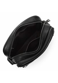 Borsa a tracolla nera in pelle con finitura texture, dotata di chiusura con zip e diversi scomparti interni. Fodera interna liscia.