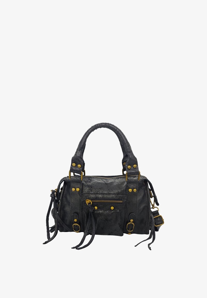 Sac à main en simili cuir noir avec double anse supérieure, quincaillerie dorée, poche zippée à l'avant et longue bandoulière. Présente des franges décoratives.