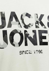 Jack & Jones LOGO RUNDHALS - T-shirt print - cloud dancer