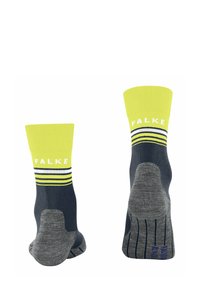 Ciemnoszare skarpetki sportowe z neonowymi żółtymi akcentami, w pasiasty wzór, z logo marki "FALKE" na mankiecie i strukturalnym wykończeniem.