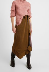 Second Female Stickad tröja - pink