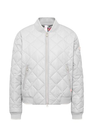 Lichtgrijze gewatteerde bomberjack met ritszakken, geribbelde manchetten en kraag, van voren getoond op een witte achtergrond.