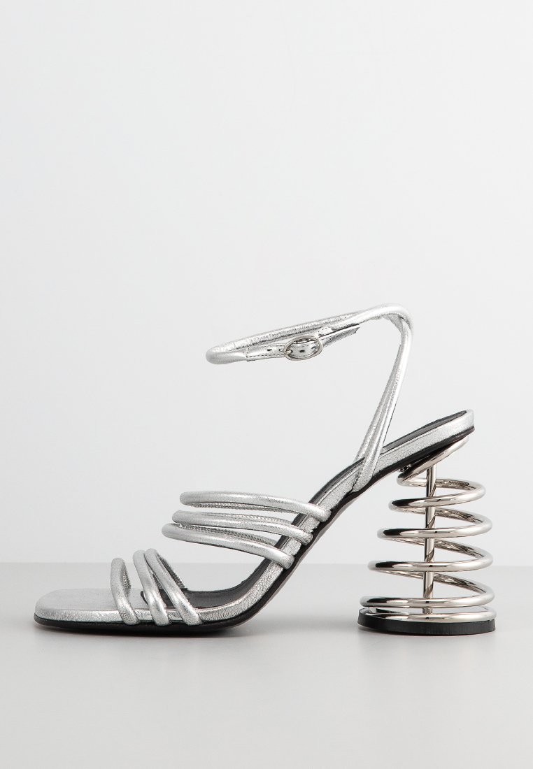 J.W. Anderson Sandalen met hoge hak zilverkleurig J.W. Anderson Sandalen met hoge hak zilverkleurig