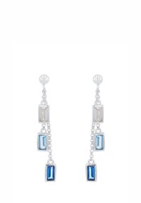 Pendientes de gota plateados con piedras rectangulares apiladas verticalmente en tonos azul claro y azul oscuro, con acentos transparentes.