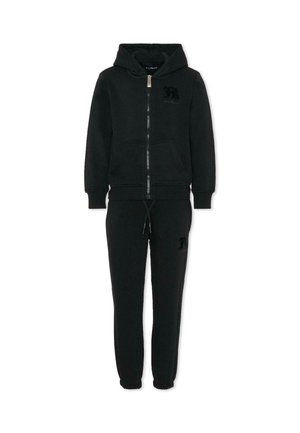 Ensemble composé d'une veste à zip noire et de joggeurs assortis en tissu doux. Comprend une poche avant, une taille avec cordon de serrage et un détail de logo sur la poitrine.