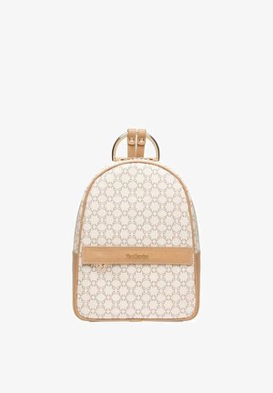 Zainetto piccolo beige e marrone chiaro con motivo a fantasia, dotato di maniglia superiore e tasca frontale, con design astratto del logo ripetuto e rifiniture in pelle.