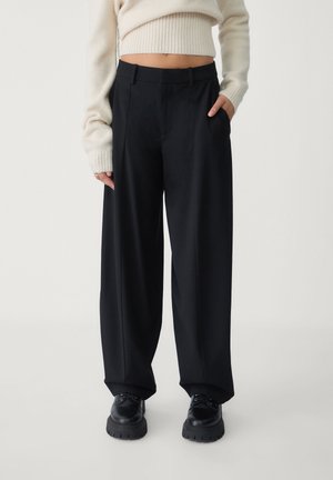 Stradivarius, Pantalon classique - black