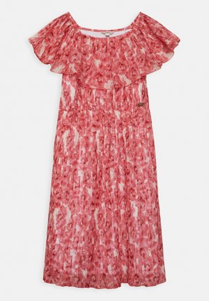 Robe maxi à motif floral rose, avec un col à volants, un design plissé et un tissu léger. Présente une étiquette de marque subtile au bord.