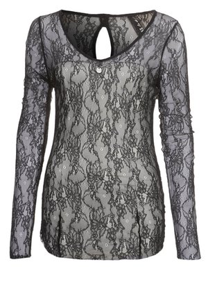 Haut en dentelle noire à manches longues avec un col rond et un détail œillet dans le dos. Présente des motifs floraux et une coupe ajustée.