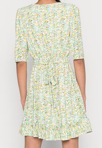 Vero Moda Sukienka letnia