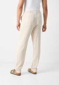 Lindbergh STRIPED PANTS - Hlače - stone
