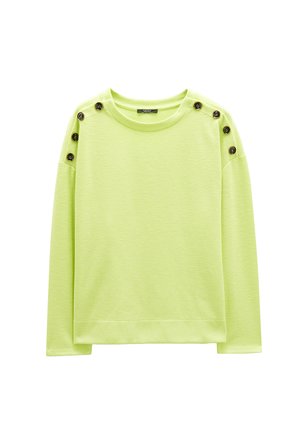 Limonkowa bluza z długim rękawem, okrągłym dekoltem i ozdobnymi brązowymi guzikami na ramieniu. Miękki, teksturowany materiał.