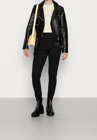 Vero Moda Leggings - Byxor - black