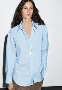Massimo Dutti LONG BUTTONED - Camicia - light blue