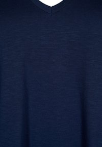 Zizzi SHORT-SLEEVED WITH V-NECK - Jednoduché tričko - navy blazer