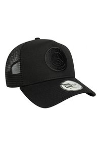 Czarna czapka bejsbolowa z siateczkowym tyłem, z wytłoczonym okrągłym logo Paryża z przodu i regulowanym zapięciem typu snapback.