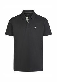 Camisa polo negra de manga corta, con diseño de cuello, tapeta de dos botones y acentos de color claro en el escote.