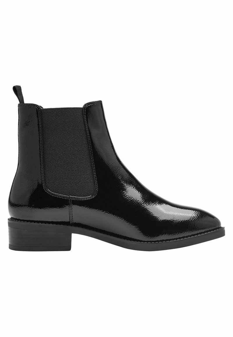 Bottes Chelsea en cuir verni noir avec des panneaux latéraux élastiques, un bout arrondi et un petit talon bloc pour la stabilité. Texture lisse sans motifs.