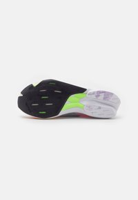 adidas Performance ADIZERO ADIOS 8 - Sapatos para corrida em estrada - footwear white/aurora metallic/solar red