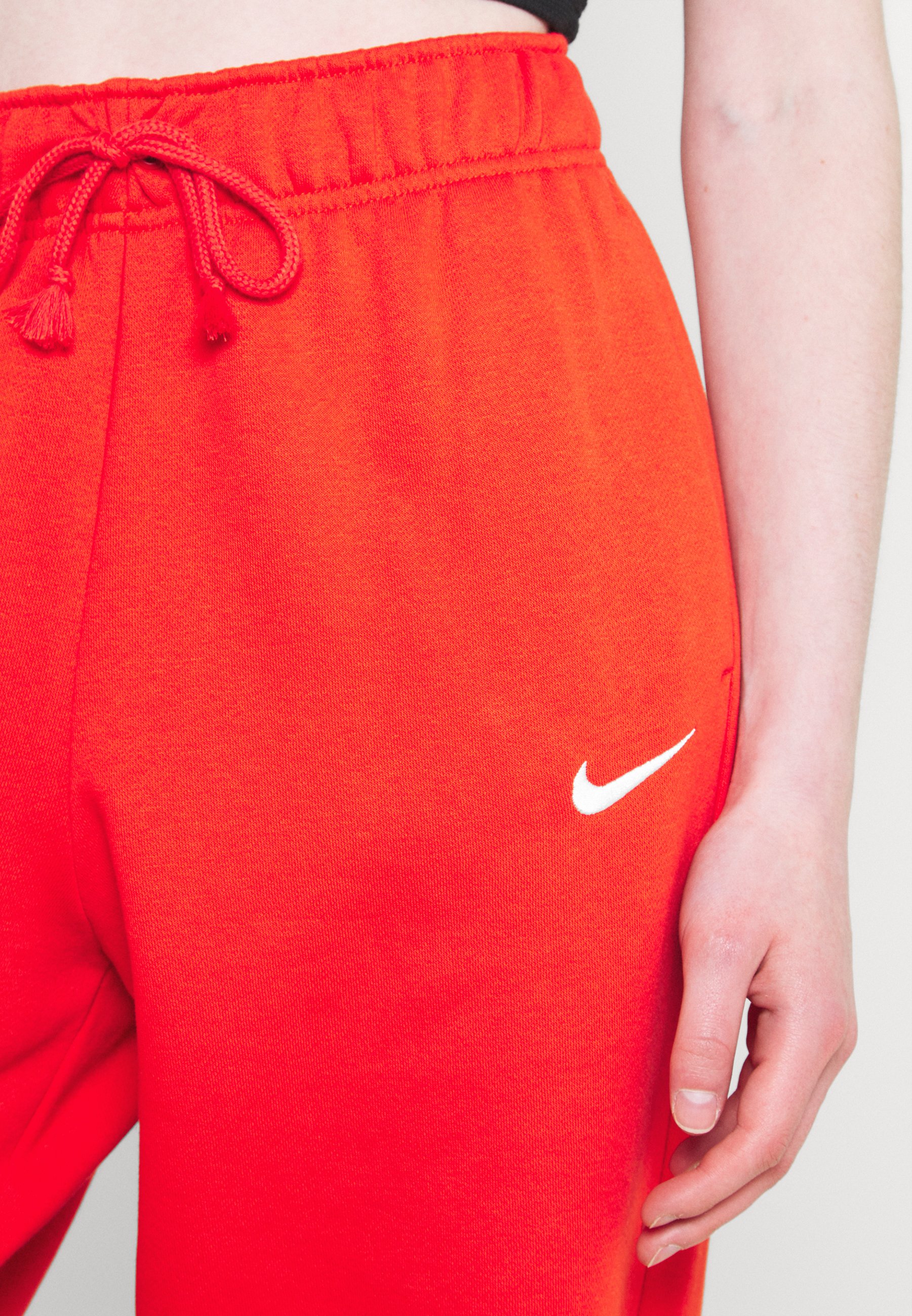 red nike bottoms