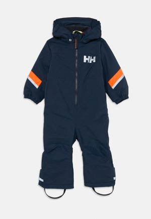 Mørkeblå barnesnorjakke med hette, frontglidelås, oransje og reflekterende striper på ermene, samt fotstropper for trygg passform.