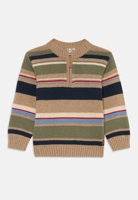 Strikkegenser med kvart glidelås, preget av horisontale striper i beige, grønn, marineblå og rød. Teksturert stoff med ribbestrikkede ermer og nederkant.