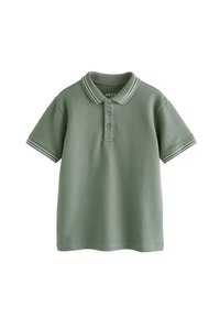 Polo verde realizzato in tessuto testurizzato, con colletto, due bottoni e accenti a righe bianche sul colletto e sulle maniche.