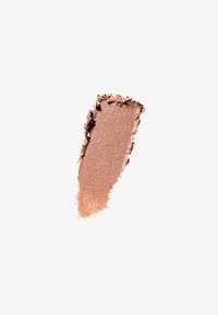 Geperste oogschaduw in een metallic rosegouden tint, met een gladde, reflecterende textuur en een iets kruimelige rand.