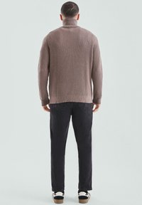 QS - Sweter
