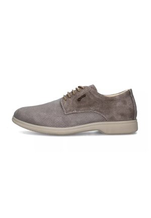Scarpe lace-up in suede grigio chiaro con design perforato, suola beige a contrasto, punta arrotondata e accentuazioni laterali sottili.
