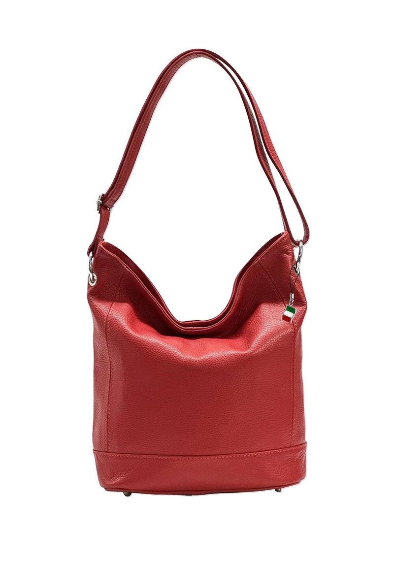 Rode leren hobo tas met een enkele schouderband, gestructureerd oppervlak en een klein accent van de Italiaanse vlag aan de zijkant. Zachte, ronde vorm.