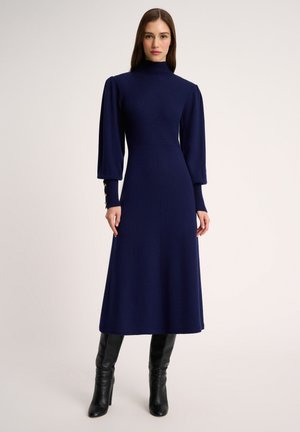 MAGALIN - Svetríkové šaty - blu colore