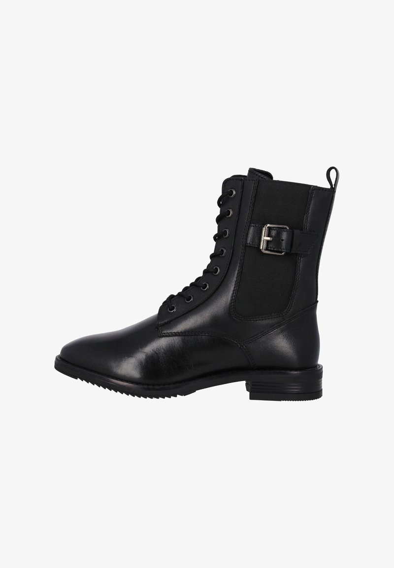 Bottine en cuir noir avec lacets, panneau élastique latéral et boucle décorative. Présente un bout arrondi et un talon épais.