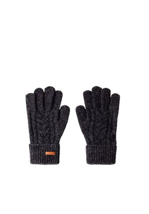 Een paar donkergrijze gebreide wollen handschoenen met kabelpatroon en geribde boorden, plat gelegd op een witte achtergrond.