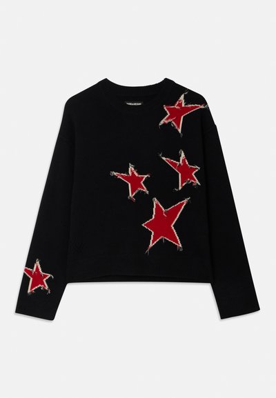 Pull en tricot noir avec un col rond, orné de plusieurs motifs d'étoiles rouges aux bords effilochés sur le devant et une manche.