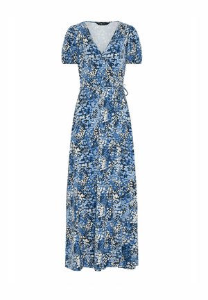 Blå blomsterprintet slå-om-kjole med korte pufærmer og bindebælte i taljen, der går ned til ankellængde.