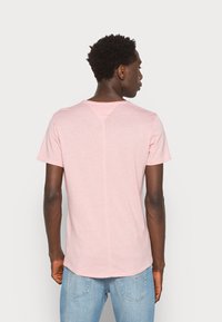 Tommy Jeans SLIM JASPE CREW NECK - T-shirt básica - pink htr