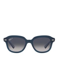Occhiali da sole Ray-Ban con una montatura matte blu scuro, forma rettangolare, lenti grigie a gradiente e dettagli in metallo color argento.