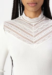 Rosemunde Langarmshirt - ivory