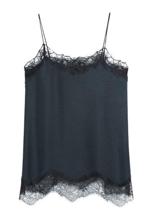 Camisole bleu foncé avec fines bretelles spaghetti et une bordure en dentelle noire festonnée le long de l'encolure et de l'ourlet, présentant une texture de tissu douce.